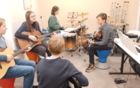 Gitarren- und Schlagzeugkurse für Kinder, Jugendliche und Erwachsene